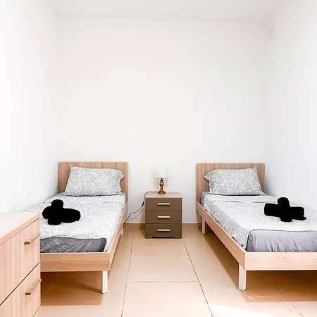 Stylish 3 Bedroom In The Heart Of S10