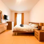 The Enigma - Sea View 10 Apartment *