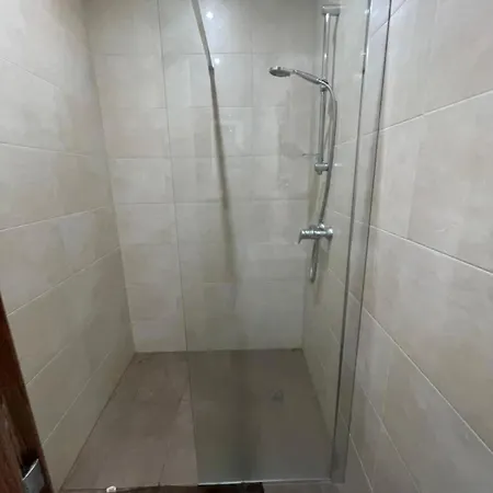 Stylish 3 Bedroom In The Heart Of 10 Apartment *
