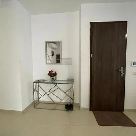 Stylish 3 Bedroom In The Heart Of 10