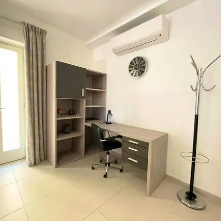 Stylish 3 Bedroom In The Heart Of 10 Sliema