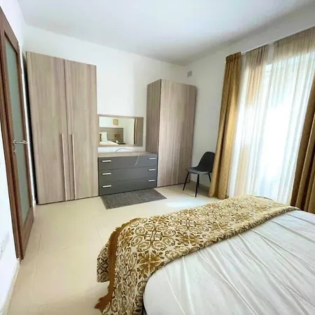 Stylish 3 Bedroom In The Heart Of 10