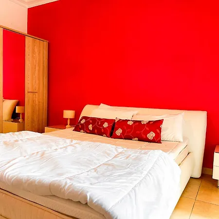 Stylish 3 Bedroom In The Heart Of 10 *