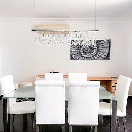 Stylish 3 Bedroom In The Heart Of 10