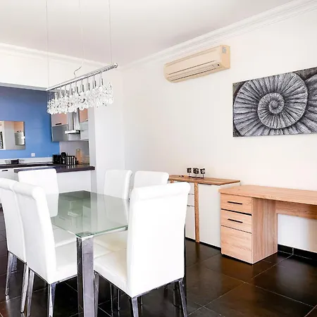 Stylish 3 Bedroom In The Heart Of 10