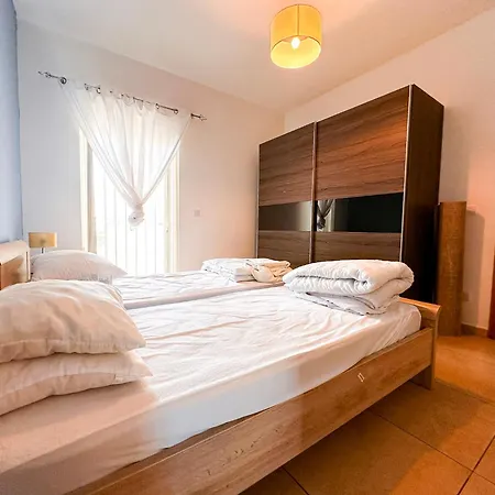 Stylish 3 Bedroom In The Heart Of 10