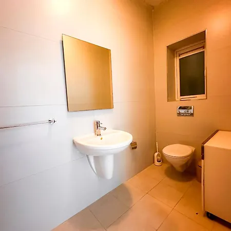Apartment Stylish 3 Bedroom In The Heart Of 10 *
