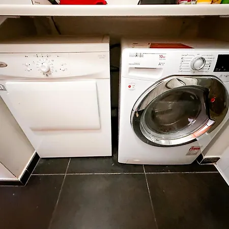 Stylish 3 Bedroom In The Heart Of 10