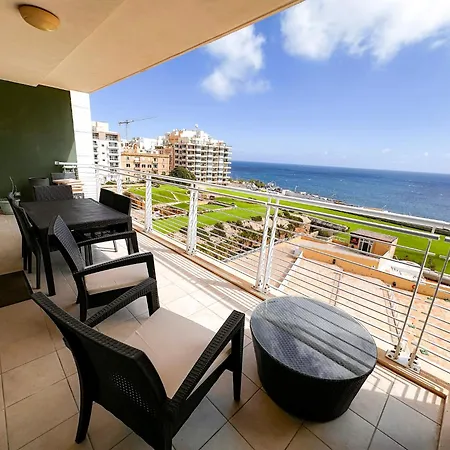 Stylish 3 Bedroom In The Heart Of 10 Apartment *