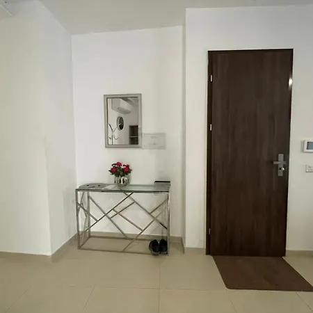 Apartment Stylish 3 Bedroom In The Heart Of 10 *