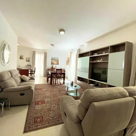 Apartment Stylish 3 Bedroom In The Heart Of 10