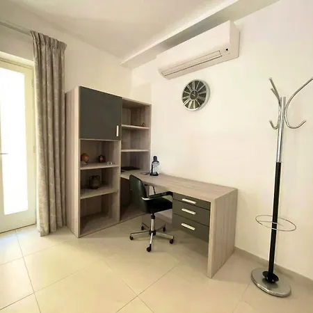 Apartment Stylish 3 Bedroom In The Heart Of 10 Sliema