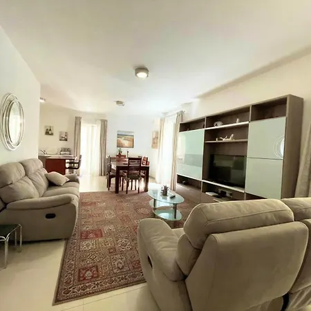 Stylish 3 Bedroom In The Heart Of 10 * Sliema