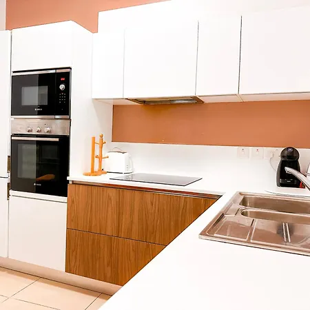 Stylish 3 Bedroom In The Heart Of 10 * سليمة