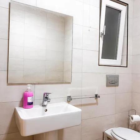 Stylish 3 Bedroom In The Heart Of 10 * سليمة