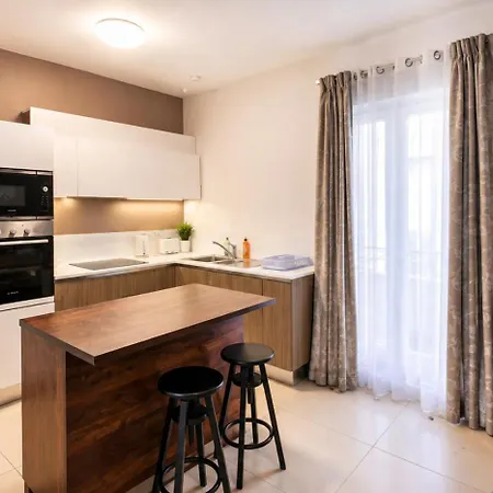 The Enigma - Sea View 10 Apartment