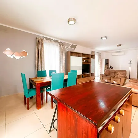 Apartment Stylish 3 Bedroom In The Heart Of 10