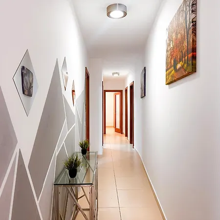 Stylish 3 Bedroom In The Heart Of 10 Apartment